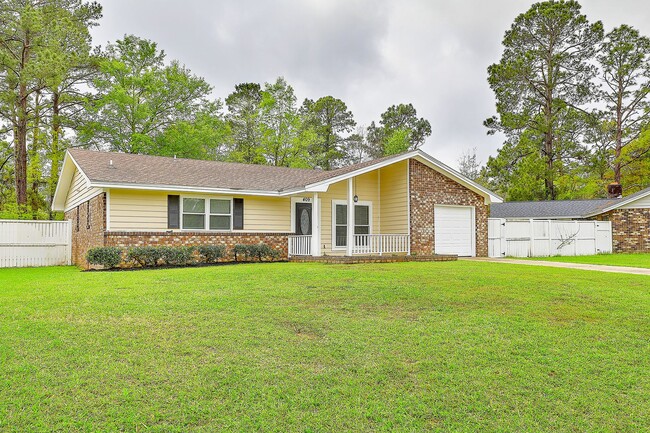 Building Photo - Gorgeous Family Home in Summerville!