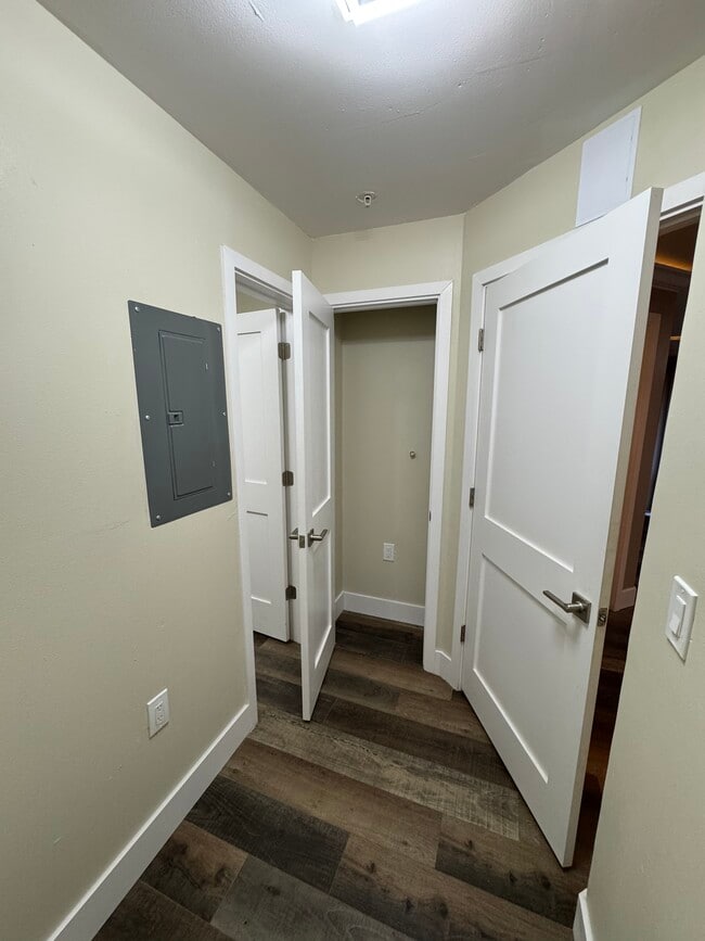 Building Photo - 1919 Summer Club Dr