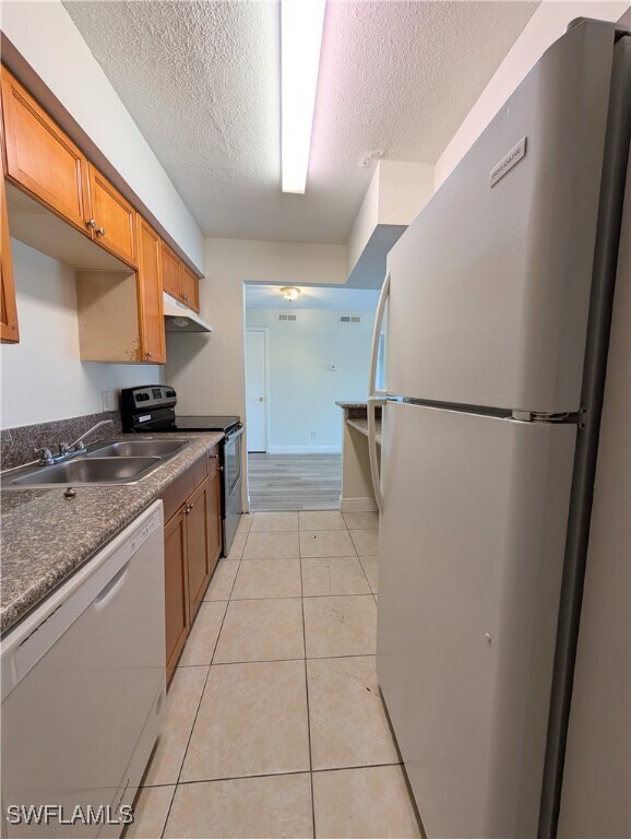 Building Photo - 2855 Winkler Ave