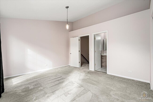 Building Photo - 1260 Cranbrook Dr