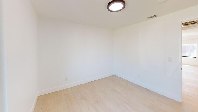 Building Photo - Welcome to your dream home! Single story R...