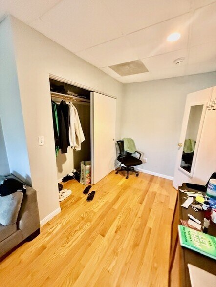Building Photo - 103 Porter St
