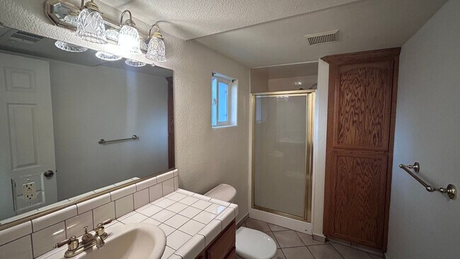 Building Photo - 1404 Teresa St