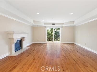 Building Photo - 10390 La Grange Ave