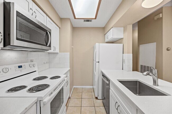 Building Photo - 2706 Salado St