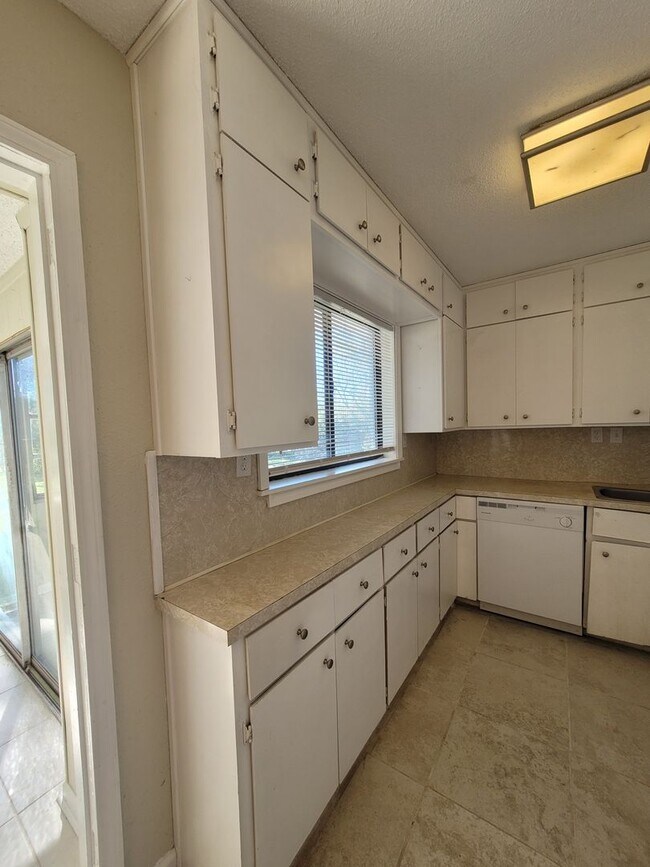 Building Photo - 331 Emory Dr