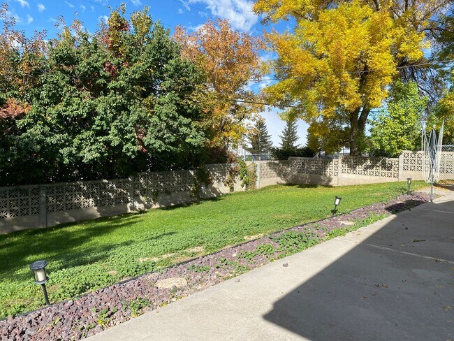 Building Photo - 701 S 19th Ave