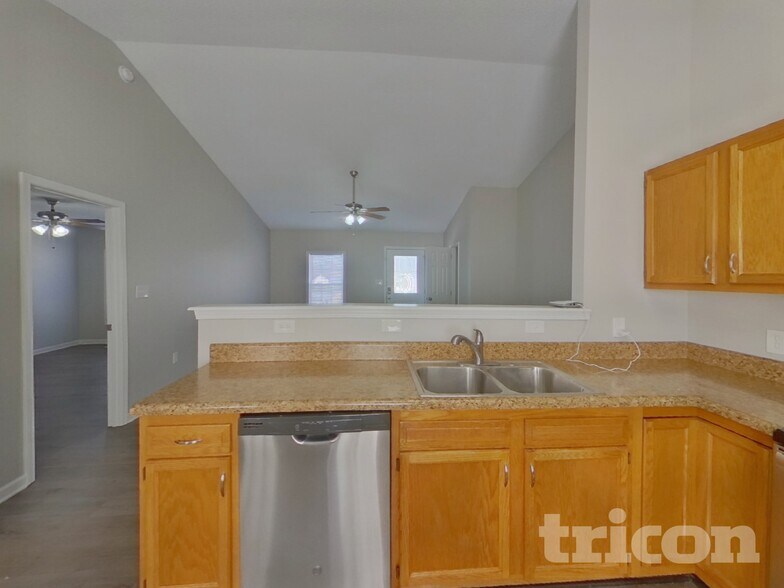 Building Photo - 5130 Daffodil Ln