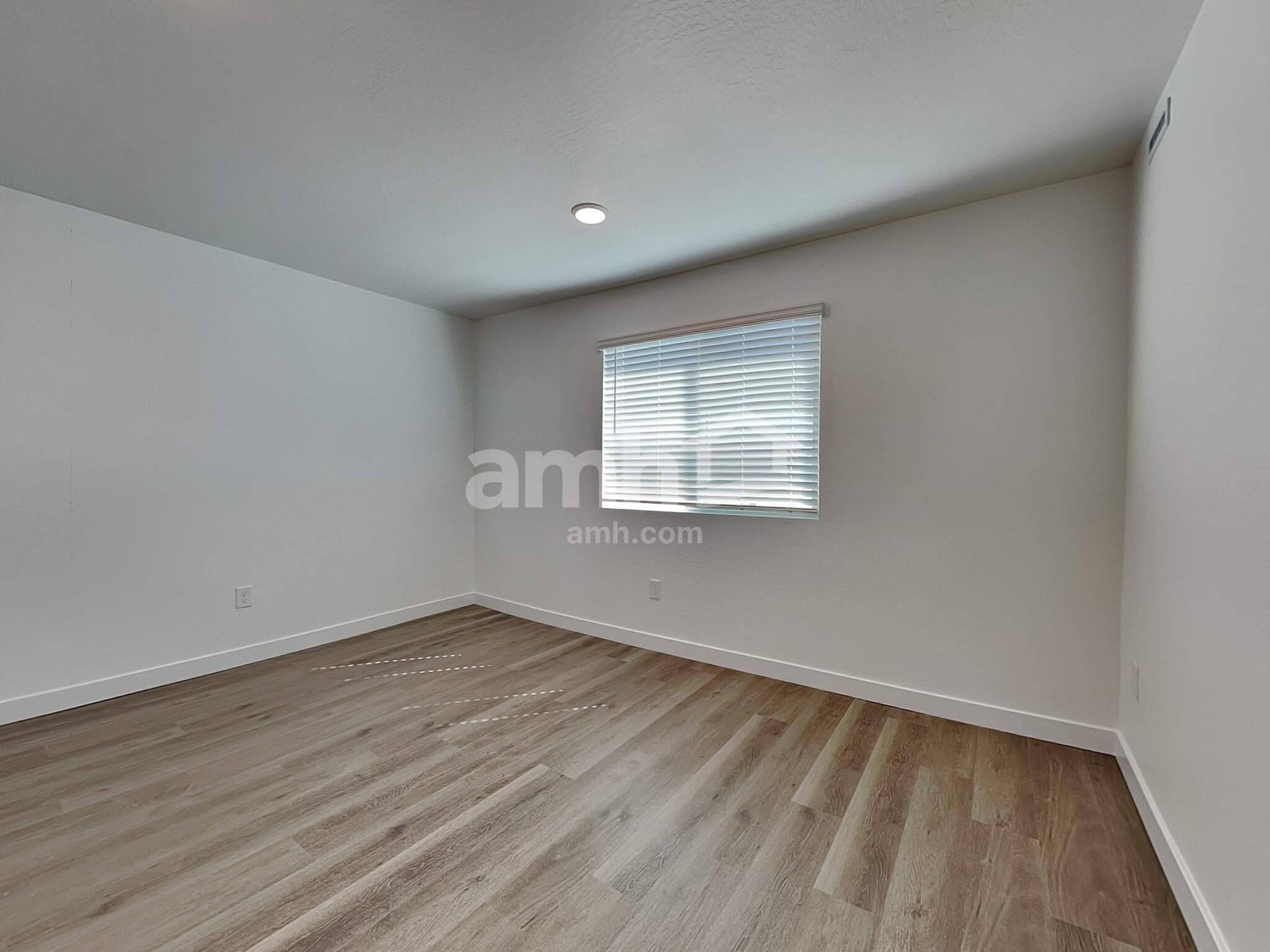 Building Photo - 9747 W Parkway Dr