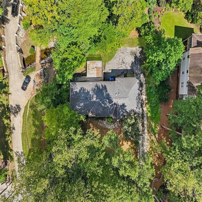 Building Photo - 3859 Peachtree Dunwoody Rd