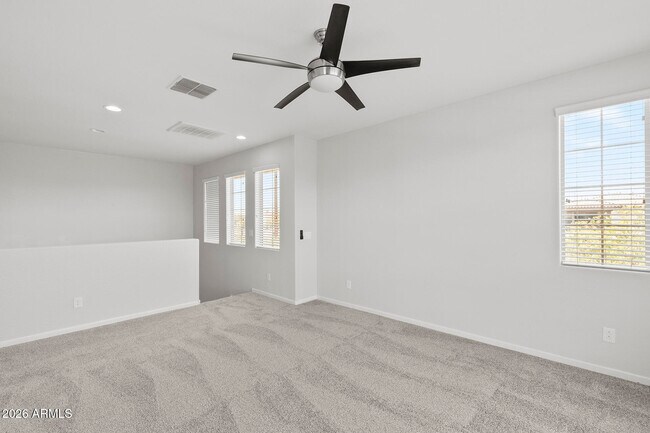 Building Photo - 130 N Bay Dr