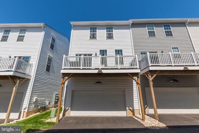 Building Photo - 10 Manchester Dr