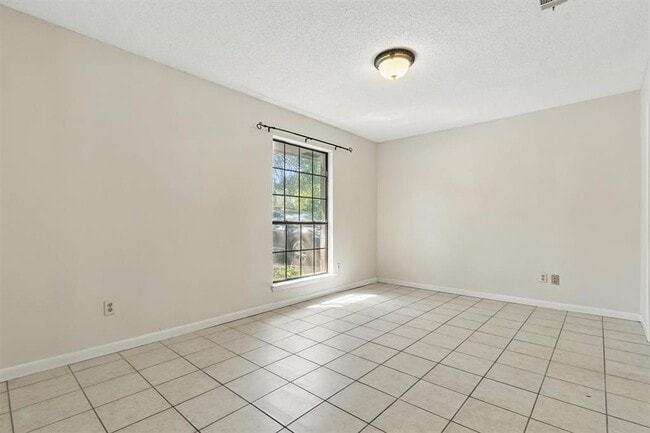Building Photo - 10303 Slaughter Creek Dr