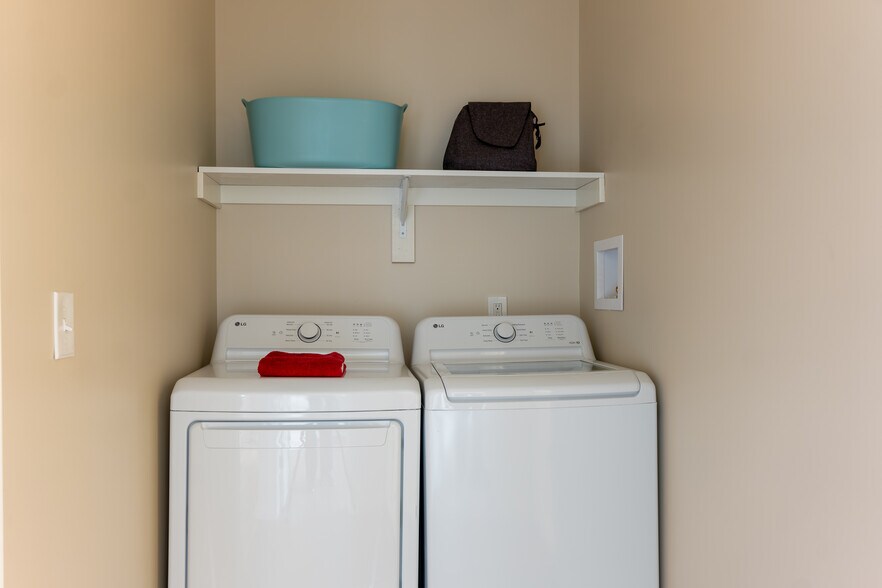 Building Photo - 718 Hazelwood St