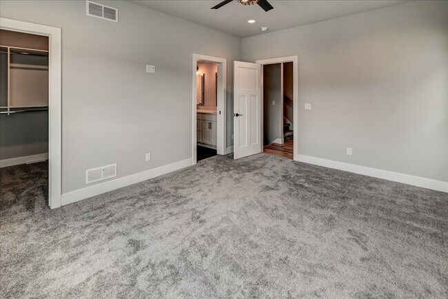 Building Photo - 4863 Lacy Rd