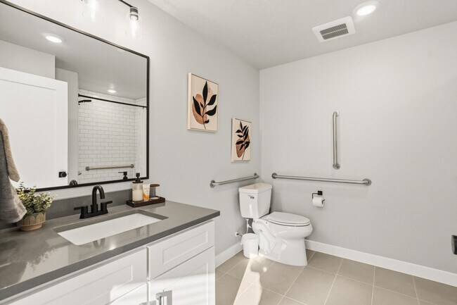 Building Photo - 206 N Chapparell Dr