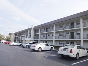 Building Photo - SPECIAL PRICE! 2BR/2BA 2nd Floor Condo in Capri Isles