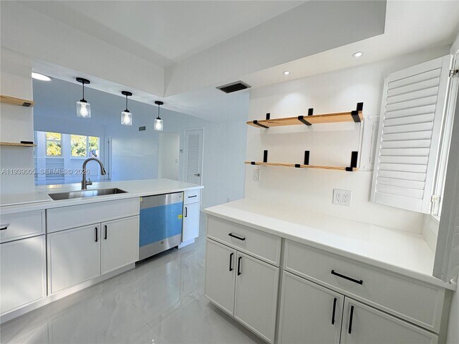 Building Photo - 9159 SW 77th Ave