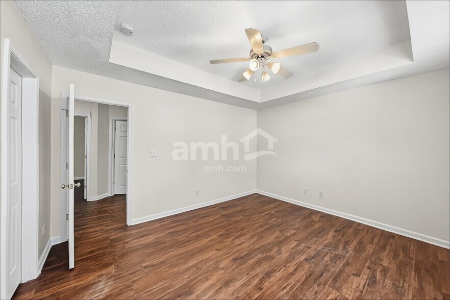 Building Photo - 130 Devon Forest Dr