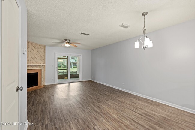 Building Photo - 7701 Baymeadows Cir W