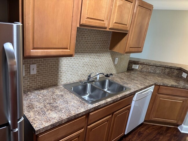 Building Photo - 3-Bedroom, 2-Bedroom Condo