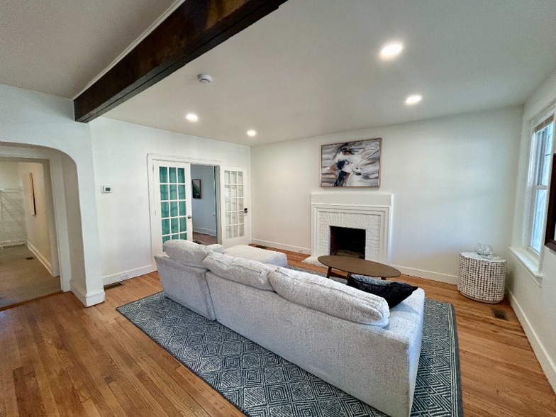 Primary Photo - 1510 W 14th St