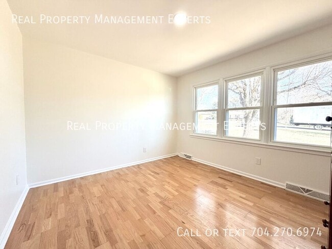 Building Photo - 10109 Windrift Rd