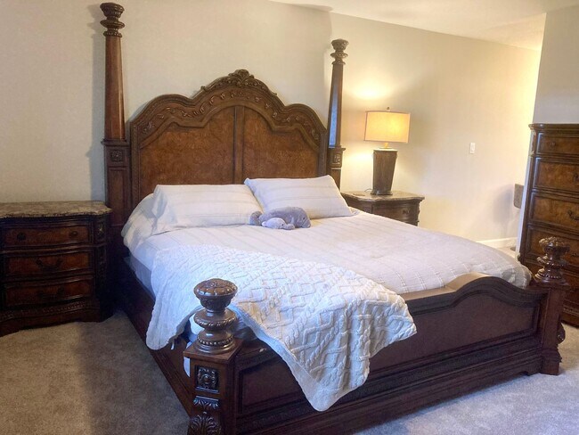 Building Photo - Furnished condo with dock!