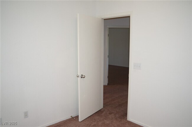 Building Photo - 932 Ribbon Grass Ave