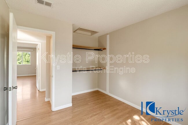 Building Photo - 106 Molina St