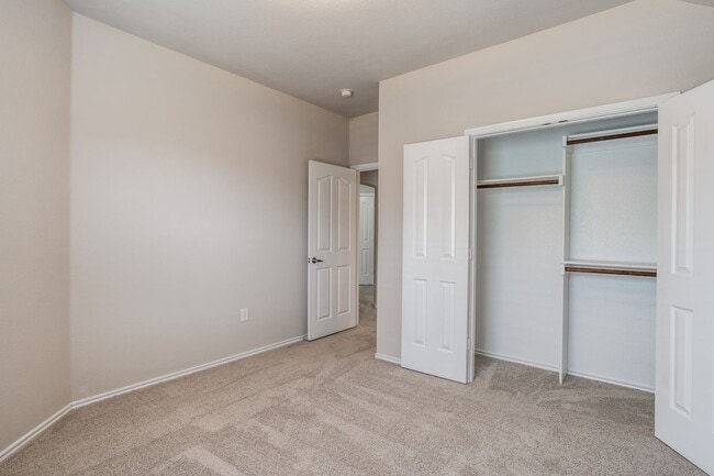 Building Photo - 7231 Summit Parc Dr