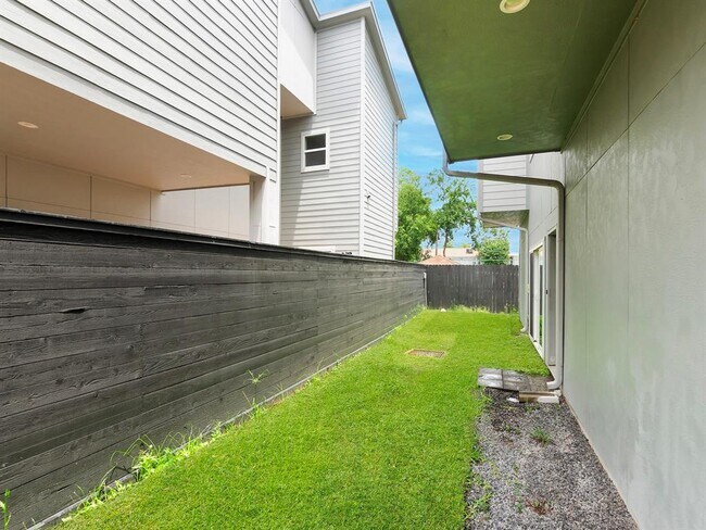 Building Photo - 7706 Jack Oak Ave