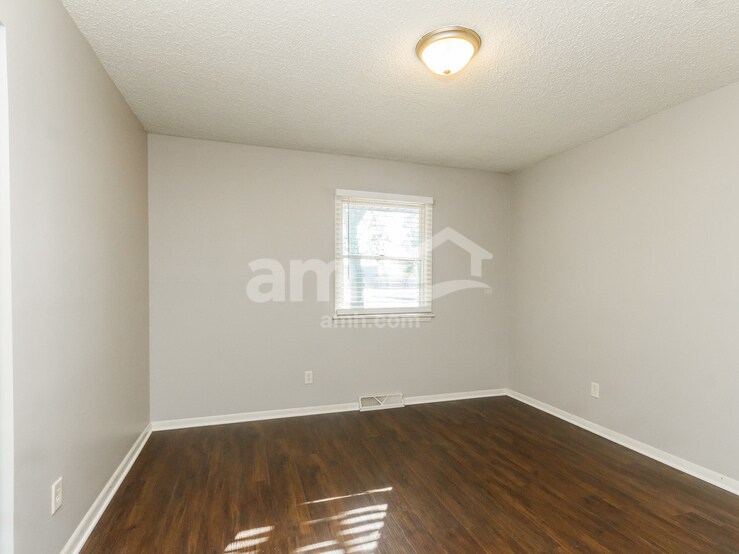 Building Photo - 380 Comet Dr