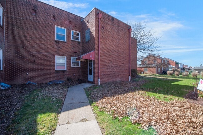 Building Photo - 1437 Lincoln Way