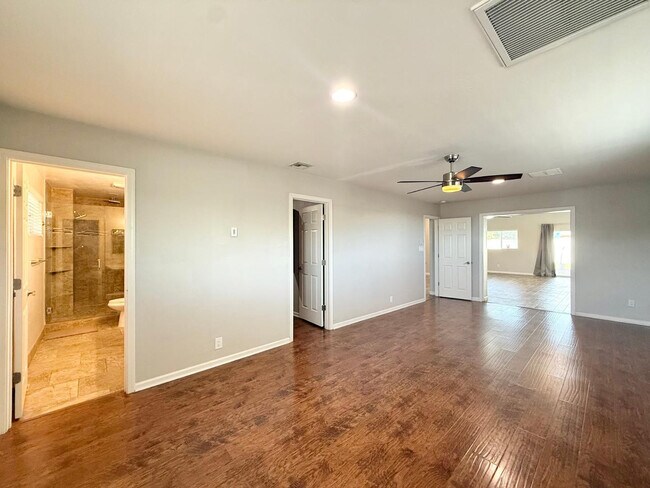 Building Photo - 3553 E Monterosa St