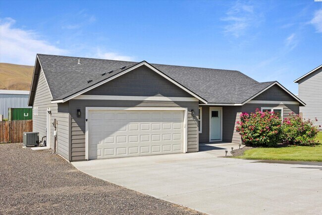 Building Photo - 4 BED HOME FOR RENT IN BENTON CITY MOVE-IN...