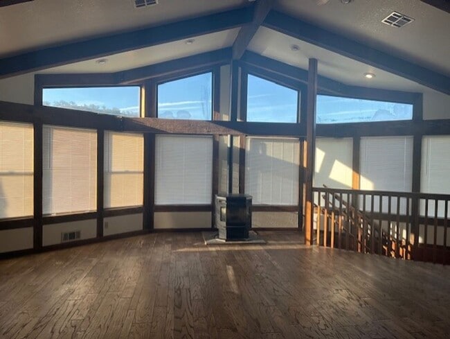 Building Photo - Amazing Mountain Views...