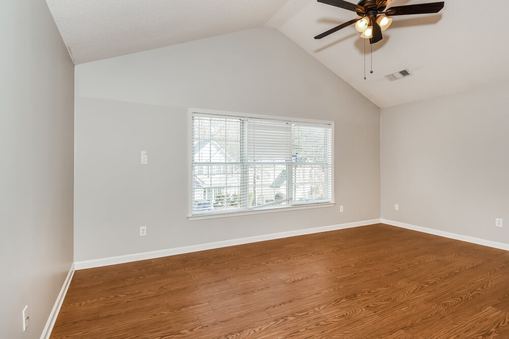 Building Photo - 135 Wallnut Hall Cir