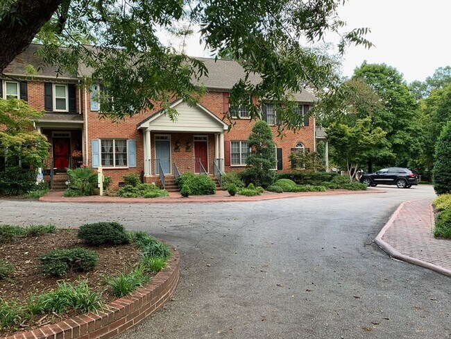 Primary Photo - Elegant Townhome between Oakwood and Mordecai