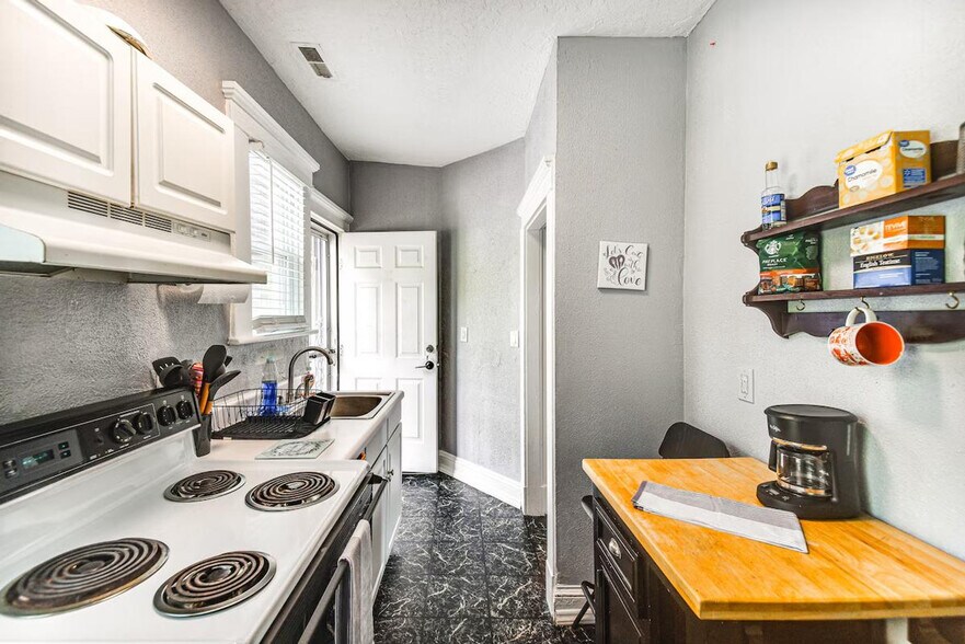 Building Photo - 9501 Granby St