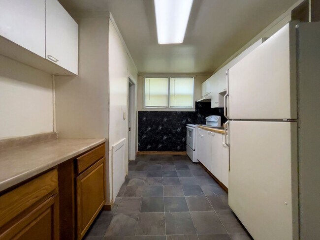 Building Photo - Fall into this cozy 3-Bedroom Home with a fenced in yard & detached garage!