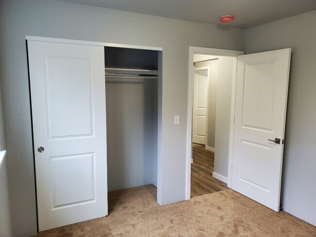 Building Photo - 220 Cheryl Ln