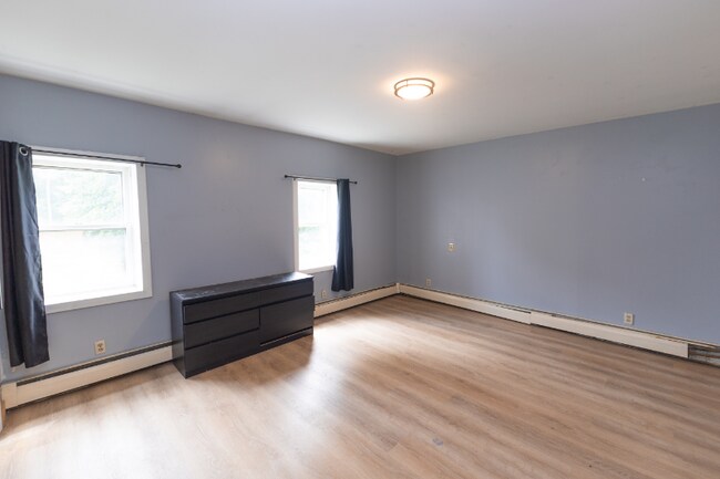 Building Photo - 108 Pool St