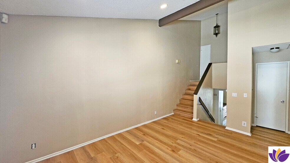 Building Photo - 5800 Owensmouth Ave
