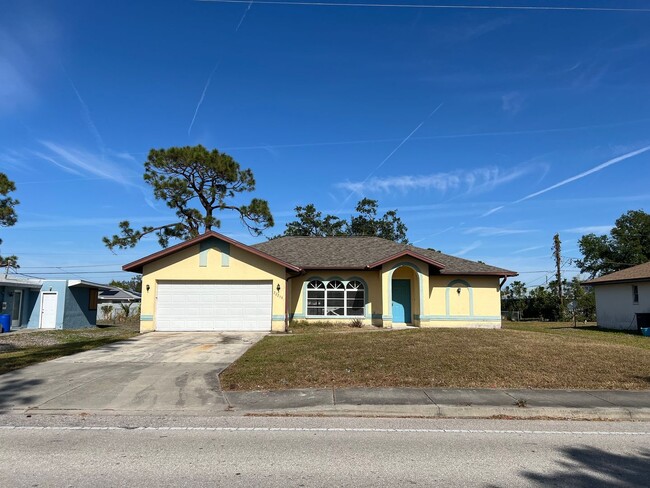 Building Photo - $1,650 ** COMING SOON - 3 Bed / 2 Bath ** ...