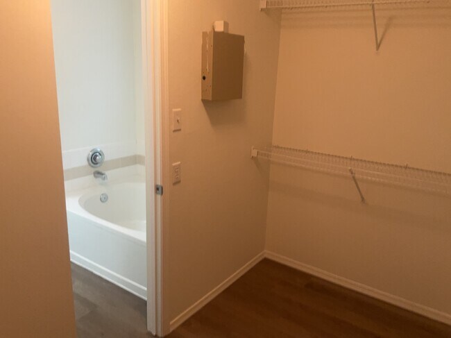 Building Photo - 10428 Pamplona St NW