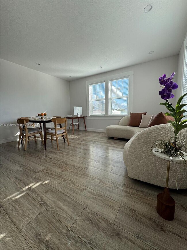 Building Photo - 536 14th St