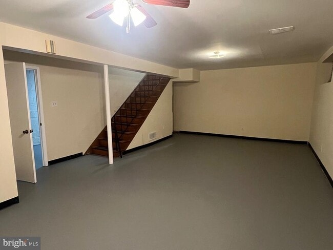 Building Photo - 800 Jefferson St NE