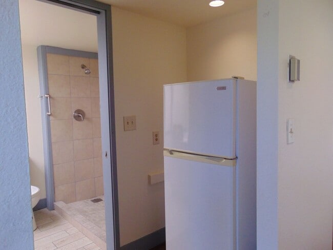 Building Photo - Waiakea Villas Condo - Studio w/ full kitchen plus lanai