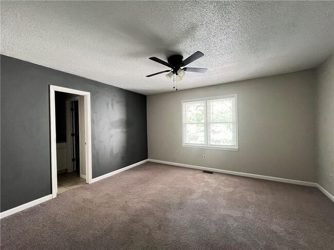 Building Photo - 1145 Country Club Pl